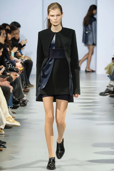 Look 11